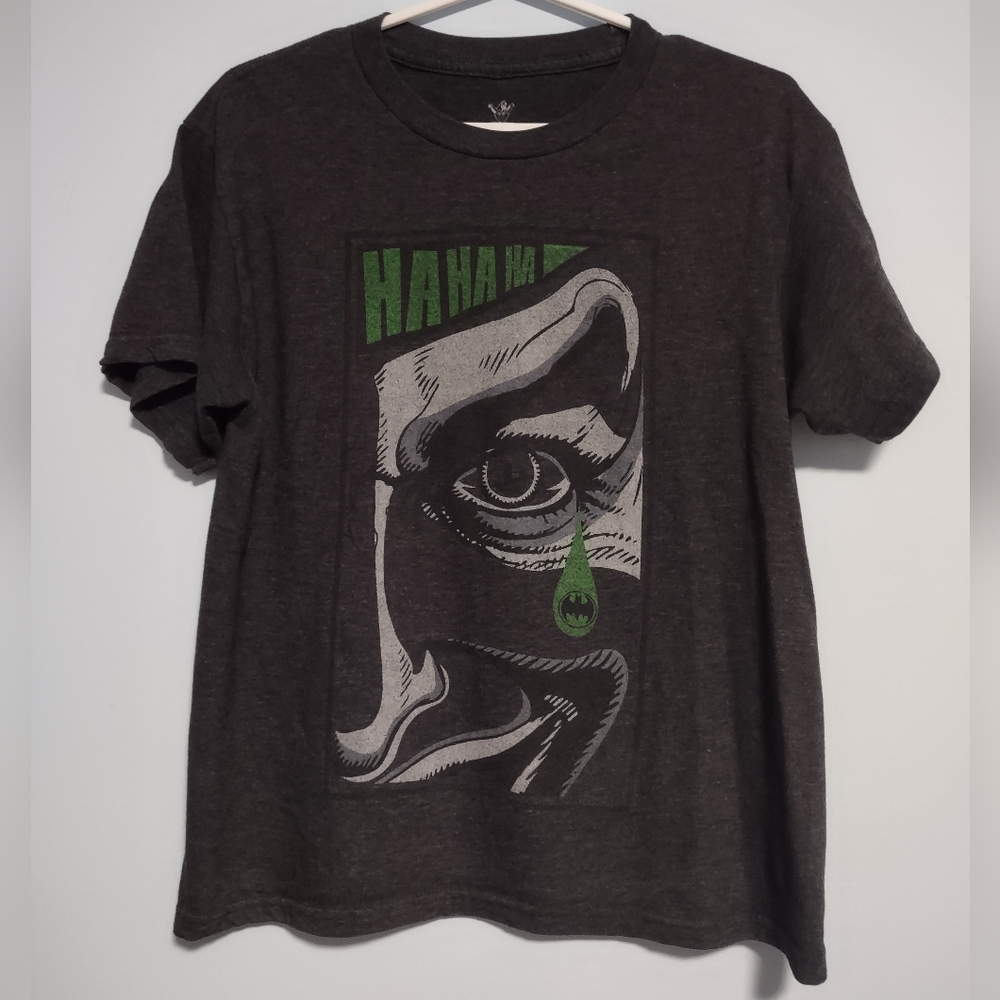 Gray Joker Graphic T-Shirt with Green Accents Hahaha Batman Youth Size Large L